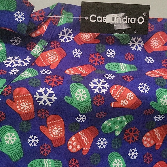 NWT Scrub Top Christmas Ladies *N13 - Picture 2 of 4